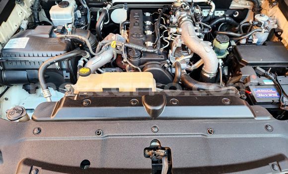 Nunua Ilio tumika Toyota Land Cruiser Prado Nyeupe Gari ndani ya Maputo nchini Maputo Nunua Ilio tumika Toyota Land Cruiser Prado Nyeupe Gari ndani ya Maputo nchini Maputo