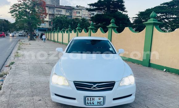Nunua Ilio tumika Toyota Mark X Nyeupe Gari ndani ya Maputo nchini Maputo