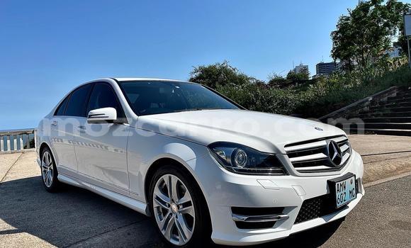 Tenga Tsaru Mercedes-Benz C-Classe Chena Mota in Maputo in Maputo