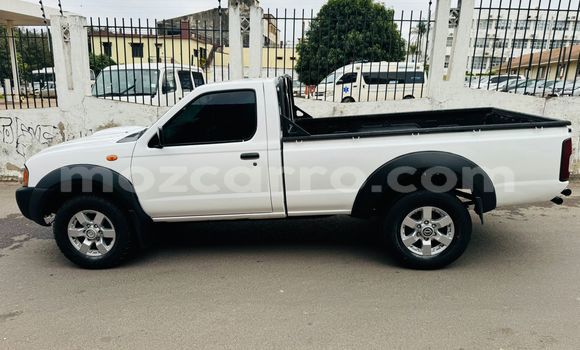 Comprar Usado Nissan NP 300 Branco Carro em Maputo em Maputo Comprar Usado Nissan NP 300 Branco Carro em Maputo em Maputo