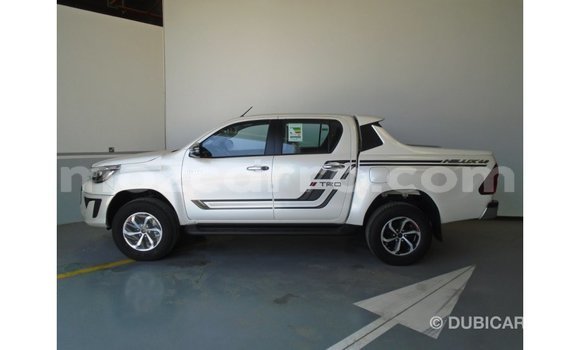 Comprar Importar Toyota Hilux Branco Carro em Import - Dubai em Cabo Delgado Comprar Importar Toyota Hilux Branco Carro em Import - Dubai em Cabo Delgado