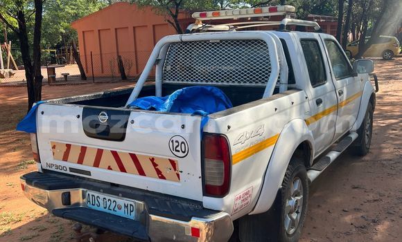 Comprar Usado Nissan Hardbody Branco Carro em Maputo em Maputo Comprar Usado Nissan Hardbody Branco Carro em Maputo em Maputo