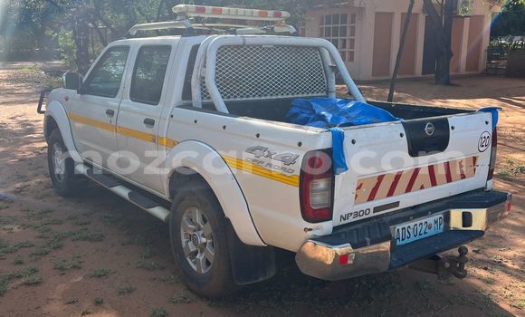 Comprar Usado Nissan Hardbody Branco Carro em Maputo em Maputo Comprar Usado Nissan Hardbody Branco Carro em Maputo em Maputo