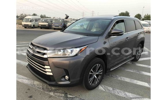 Tenga Imported Toyota Highlander Zvimwe Mota in Import - Dubai in Cabo Delgado Tenga Imported Toyota Highlander Zvimwe Mota in Import - Dubai in Cabo Delgado