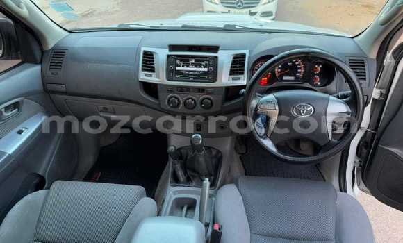 Nunua Ilio tumika Toyota Hilux Nyeupe Gari ndani ya Maputo nchini Maputo Nunua Ilio tumika Toyota Hilux Nyeupe Gari ndani ya Maputo nchini Maputo