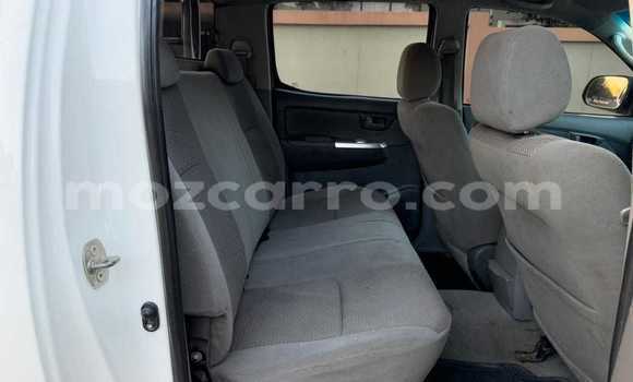 Nunua Ilio tumika Toyota Hilux Nyeupe Gari ndani ya Maputo nchini Maputo Nunua Ilio tumika Toyota Hilux Nyeupe Gari ndani ya Maputo nchini Maputo