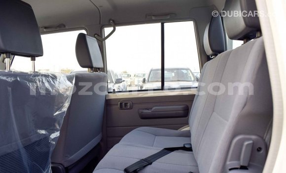 Nunua Imported Toyota Land Cruiser Beige Gari ndani ya Import - Dubai nchini Cabo Delgado Nunua Imported Toyota Land Cruiser Beige Gari ndani ya Import - Dubai nchini Cabo Delgado