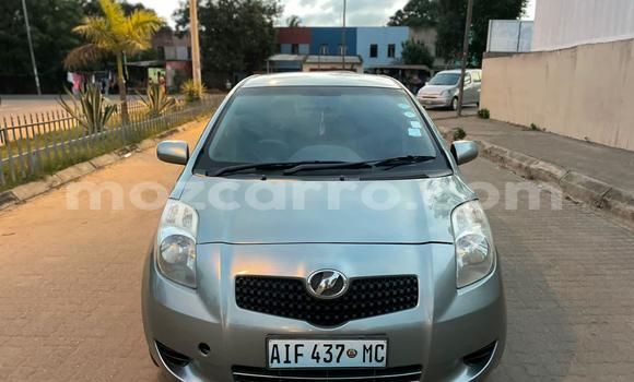 Comprar Usado Toyota Vitz Prata Carro em Maputo em Maputo