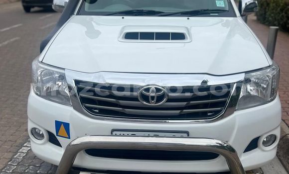 Comprar Usado Toyota Hilux Branco Carro em Maputo em Maputo