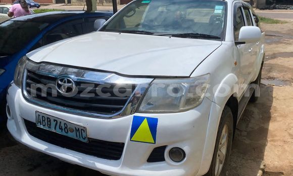 Comprar Usado Toyota Hilux Branco Carro em Maputo em Maputo