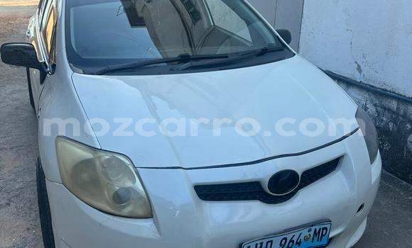 Comprar Usado Toyota Auris Branco Carro em Maputo em Maputo