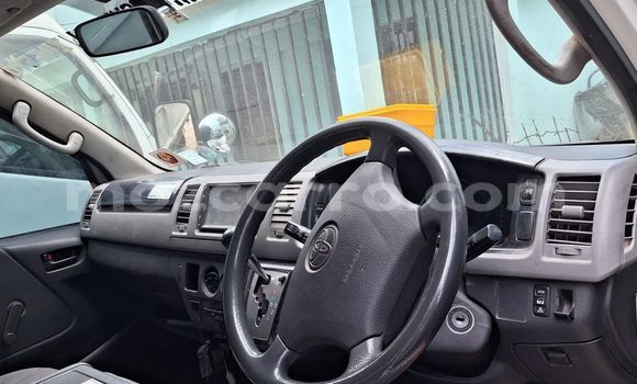 Nunua Ilio tumika Toyota Hiace Nyeupe Gari ndani ya Maputo nchini Maputo Nunua Ilio tumika Toyota Hiace Nyeupe Gari ndani ya Maputo nchini Maputo