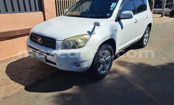 Comprar Usado Toyota RAV4 Branco Carro em Maputo em Maputo