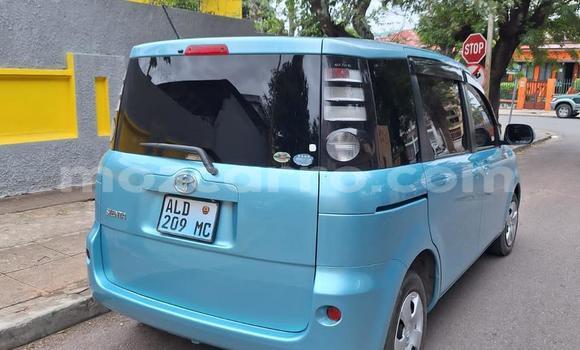 Buy Used Toyota Sienta Blue Car in Maputo in Maputo Buy Used Toyota Sienta Blue Car in Maputo in Maputo