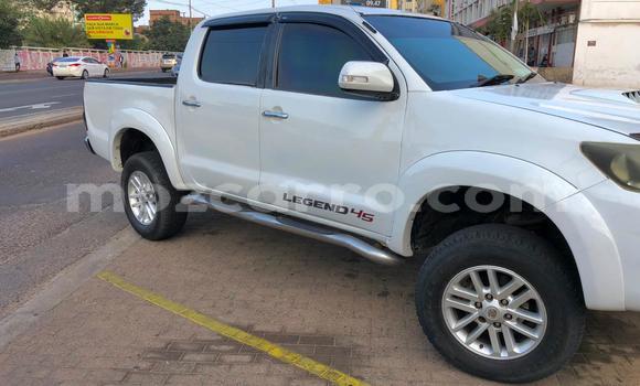 Comprar Usado Toyota Hilux Branco Carro em Maputo em Maputo