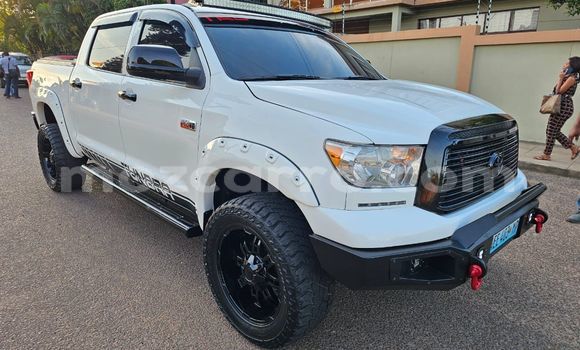 Nunua Ilio tumika Toyota Tundra Nyeupe Gari ndani ya Maputo nchini Maputo Nunua Ilio tumika Toyota Tundra Nyeupe Gari ndani ya Maputo nchini Maputo