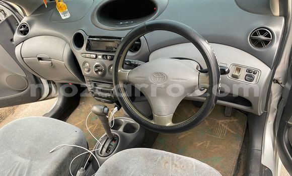Nunua Ilio tumika Toyota Vitz Beige Gari ndani ya Maputo nchini Maputo
