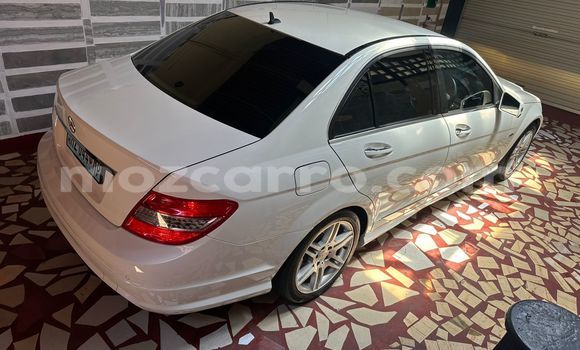 Comprar Usado Mercedes-Benz C250 coupe Branco Carro em Maputo em Maputo Comprar Usado Mercedes-Benz C250 coupe Branco Carro em Maputo em Maputo
