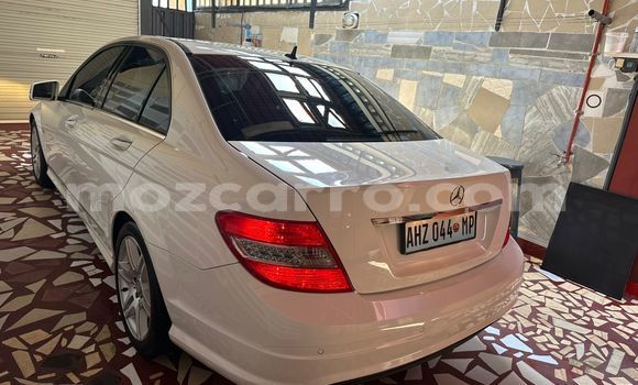 Comprar Usado Mercedes-Benz C250 coupe Branco Carro em Maputo em Maputo Comprar Usado Mercedes-Benz C250 coupe Branco Carro em Maputo em Maputo