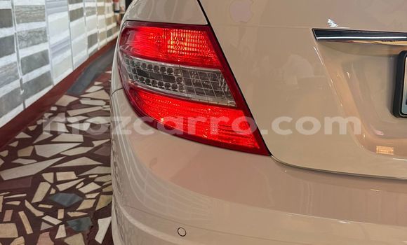 Comprar Usado Mercedes-Benz C250 coupe Branco Carro em Maputo em Maputo Comprar Usado Mercedes-Benz C250 coupe Branco Carro em Maputo em Maputo