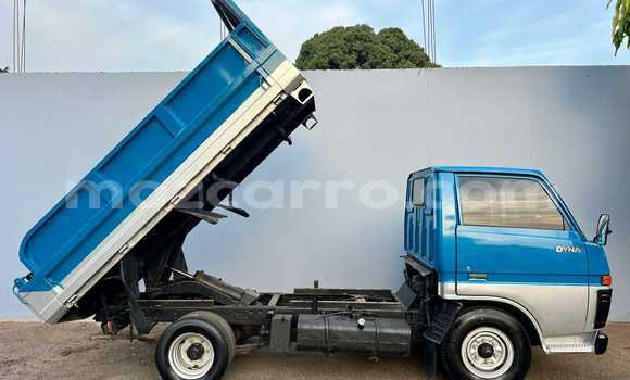 Comprar Usado Toyota Dyna Azul Carro em Maputo em Maputo