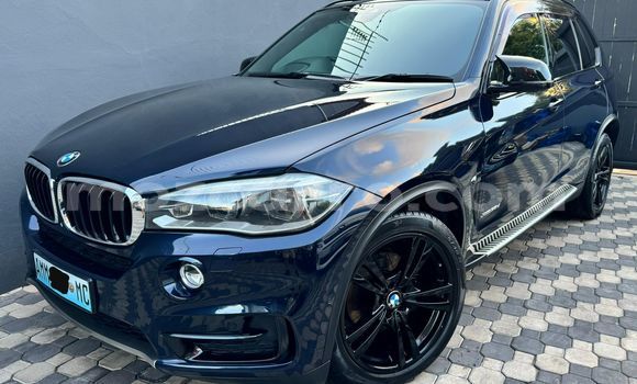 Nunua Ilio tumika BMW X5 Nyeupe Gari ndani ya Maputo nchini Maputo