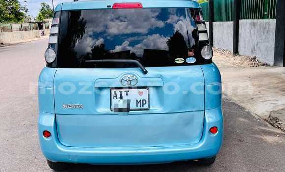 Nunua Ilio tumika Toyota Sienta Bluu Gari ndani ya Maputo nchini Maputo Nunua Ilio tumika Toyota Sienta Bluu Gari ndani ya Maputo nchini Maputo