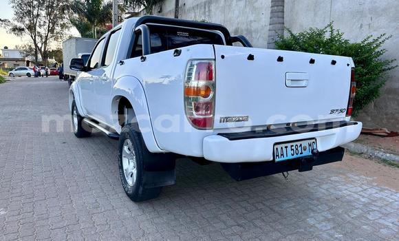Comprar Usado Mazda BT-50 Branco Carro em Maputo em Maputo Comprar Usado Mazda BT-50 Branco Carro em Maputo em Maputo