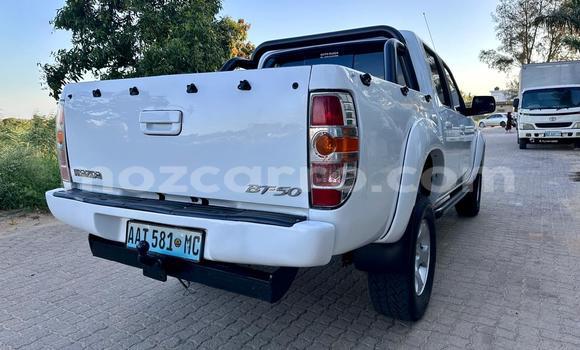 Comprar Usado Mazda BT-50 Branco Carro em Maputo em Maputo Comprar Usado Mazda BT-50 Branco Carro em Maputo em Maputo