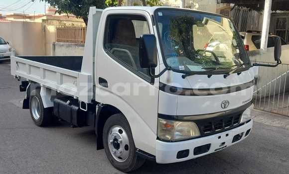 Nunua Ilio tumika Toyota Dyna Nyeupe Gari ndani ya Maputo nchini Maputo Nunua Ilio tumika Toyota Dyna Nyeupe Gari ndani ya Maputo nchini Maputo