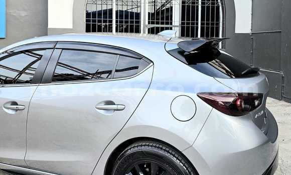 Tenga Tsaru Mazda Axela Sirivha Mota in Maputo in Maputo Tenga Tsaru Mazda Axela Sirivha Mota in Maputo in Maputo