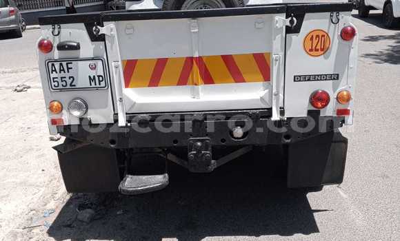 Comprar Usado Land Rover Defender Branco Carro em Maputo em Maputo