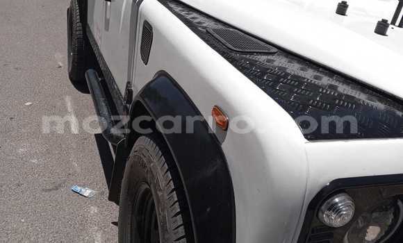 Comprar Usado Land Rover Defender Branco Carro em Maputo em Maputo Comprar Usado Land Rover Defender Branco Carro em Maputo em Maputo