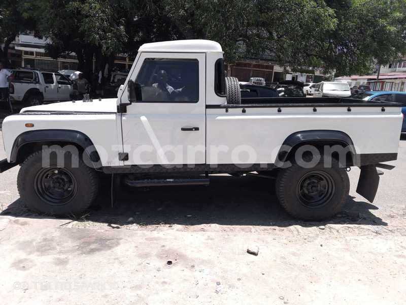 Big with watermark land rover defender maputo maputo 31988