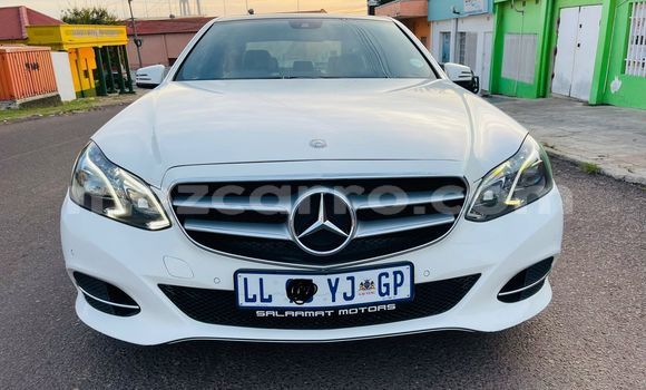 Nunua Ilio tumika Mercedes-Benz E200 Nyeupe Gari ndani ya Maputo nchini Maputo Nunua Ilio tumika Mercedes-Benz E200 Nyeupe Gari ndani ya Maputo nchini Maputo