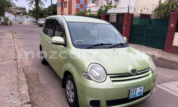 Comprar Usado Toyota Sienta Verde Carro em Maputo em Maputo