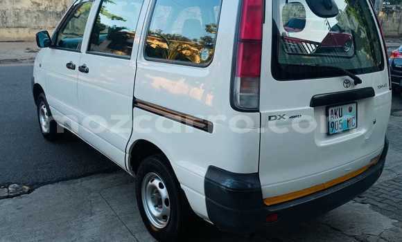 Nunua Ilio tumika Toyota Hiace Nyeupe Gari ndani ya Maputo nchini Maputo Nunua Ilio tumika Toyota Hiace Nyeupe Gari ndani ya Maputo nchini Maputo