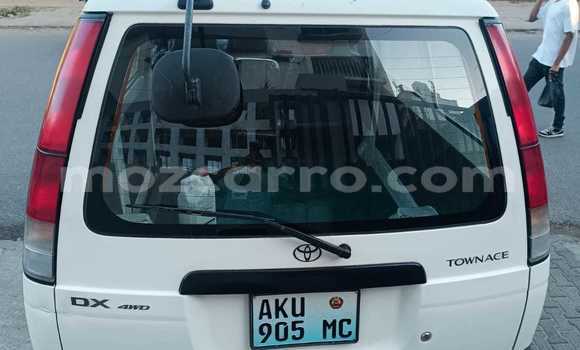 Nunua Ilio tumika Toyota Hiace Nyeupe Gari ndani ya Maputo nchini Maputo Nunua Ilio tumika Toyota Hiace Nyeupe Gari ndani ya Maputo nchini Maputo