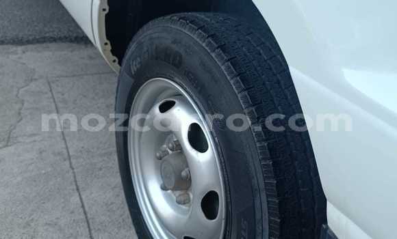 Nunua Ilio tumika Toyota Hiace Nyeupe Gari ndani ya Maputo nchini Maputo Nunua Ilio tumika Toyota Hiace Nyeupe Gari ndani ya Maputo nchini Maputo