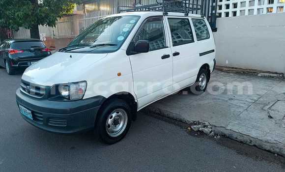Nunua Ilio tumika Toyota Hiace Nyeupe Gari ndani ya Maputo nchini Maputo Nunua Ilio tumika Toyota Hiace Nyeupe Gari ndani ya Maputo nchini Maputo