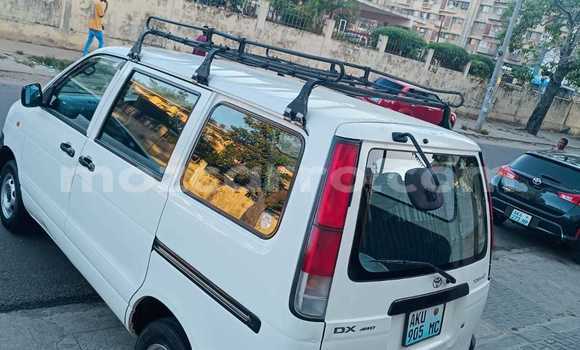 Nunua Ilio tumika Toyota Hiace Nyeupe Gari ndani ya Maputo nchini Maputo Nunua Ilio tumika Toyota Hiace Nyeupe Gari ndani ya Maputo nchini Maputo