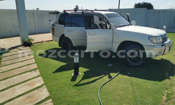 Nunua Ilio tumika Toyota Land Cruiser Nyeupe Gari ndani ya Maputo nchini Maputo Nunua Ilio tumika Toyota Land Cruiser Nyeupe Gari ndani ya Maputo nchini Maputo