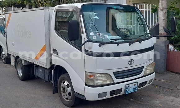 Tenga Tsaru Toyota Dyna Chena Mota in Maputo in Maputo