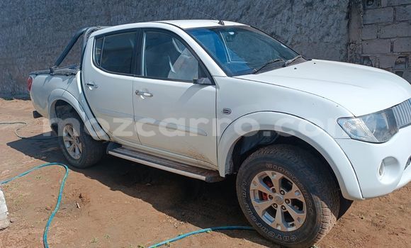 Buy Used Mitsubishi Triton White Car in Maputo in Maputo