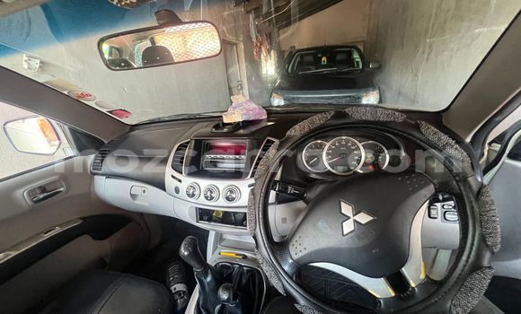Comprar Usado Mitsubishi Triton Branco Carro em Maputo em Maputo Comprar Usado Mitsubishi Triton Branco Carro em Maputo em Maputo