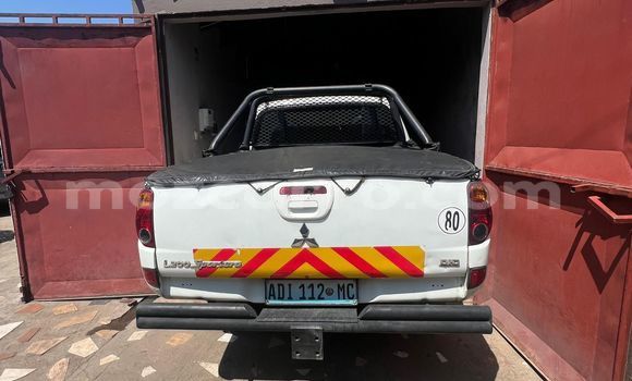 Comprar Usado Mitsubishi Triton Branco Carro em Maputo em Maputo Comprar Usado Mitsubishi Triton Branco Carro em Maputo em Maputo