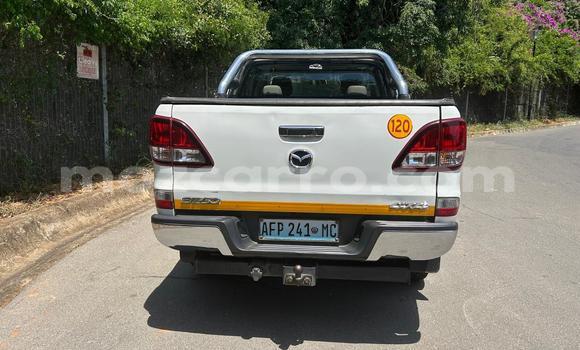 Nunua Ilio tumika Mazda BT-50 Nyeupe Gari ndani ya Maputo nchini Maputo Nunua Ilio tumika Mazda BT-50 Nyeupe Gari ndani ya Maputo nchini Maputo