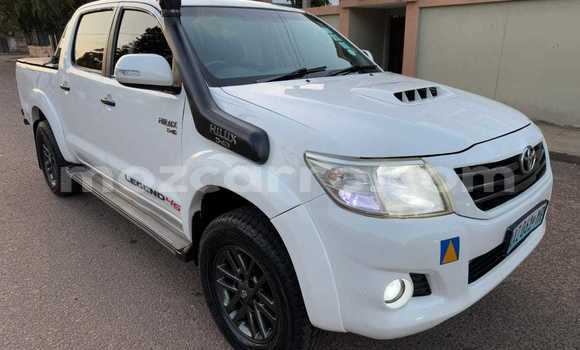 Comprar Usado Toyota Hilux Branco Carro em Maputo em Maputo