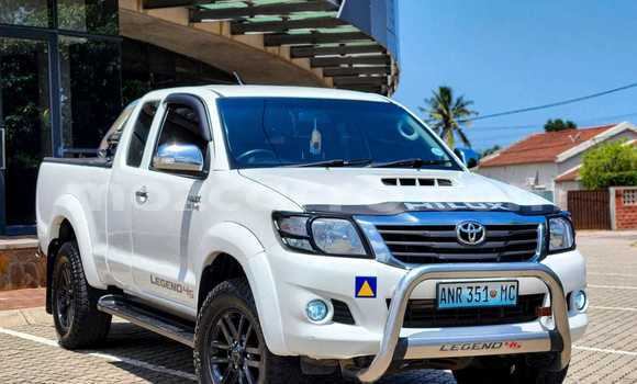 Comprar Usado Toyota Hilux Branco Carro em Maputo em Maputo