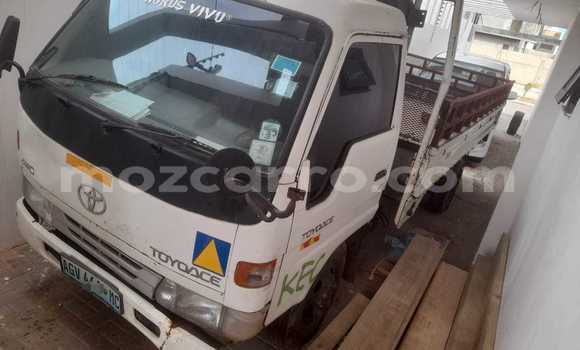 Tenga Tsaru Toyota Dyna Chena Mota in Maputo in Maputo